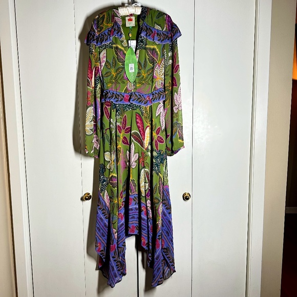 FARM Rio Dresses & Skirts - FARM RIO  size XS Wild Jungle Green Long Sleeved Dress.